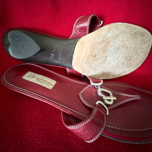 Red crock print leather sandals like new - Picture 2 of 2